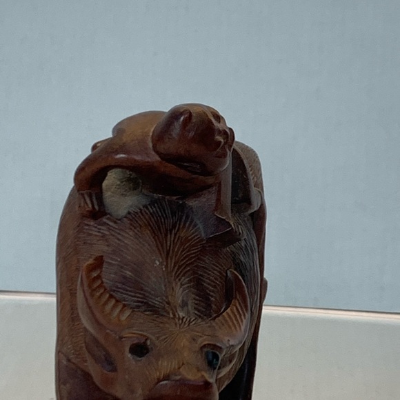 Hand Craved wood Buffalo wood - Picture 5 of 6